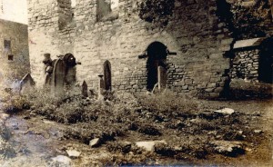 1938 yılında camiye ait hazirenin fotoğrafı...