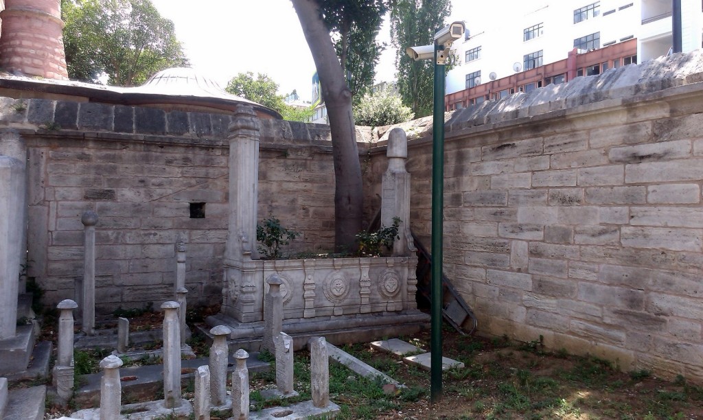 Osman Baba'nın kabri yaklaşık yüz yıldır Şehzade Camii haziresinde ... (Ağustos 2014)