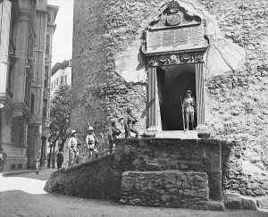 Galata kulesi girişi ve İngiliz askerleri. işgal