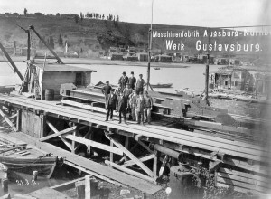 Haliç'te inşa edilen Galata Köprüsü. 21 Mart 1911